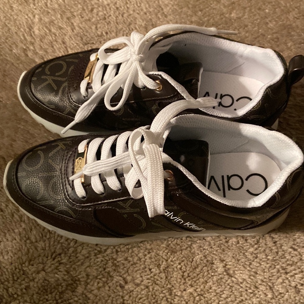 Calvin Klein small wedge sneaker size 5.5 ran big
